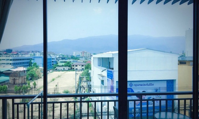Chang Phueak Apartment | Scenic Apartment with Balcony and Mountain View in Chiang Mai