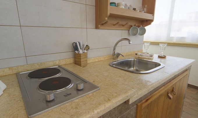 Marsala Apartment | Top-Rated Apartment with Veranda in Hydra - Pet Friendly