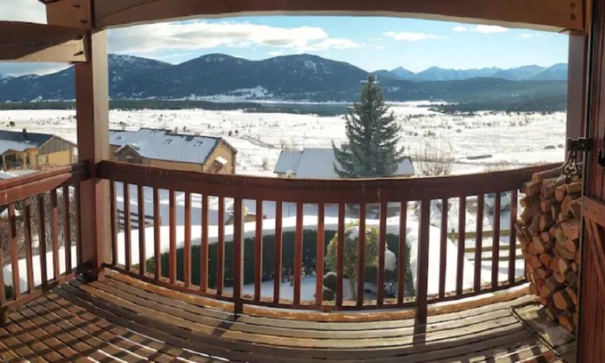 Les Angles Apartment | Scenic Apartment Overlooking Lac de Matemale - Top Rated!