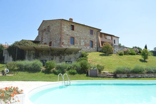 Torre A Castello Apartment | Scenic Apartment Overlooking the Serene Crete Senesi