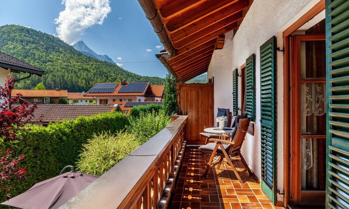 Mittenwald Apartment | Apartment 'Wohnung 2' with Mountain View, Balcony and Wi-Fi