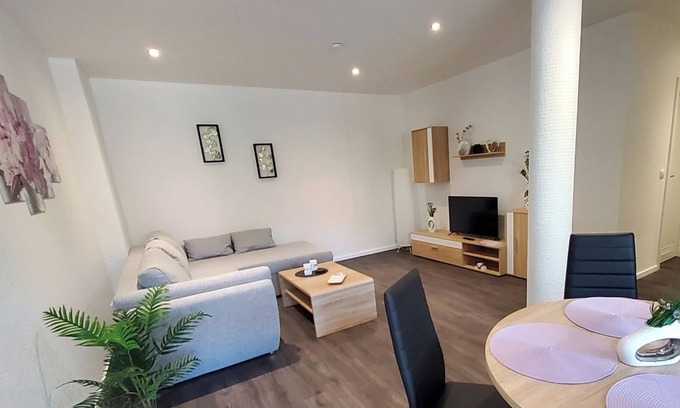 Veldhausen Apartment | Apartment 'Wohnung 2' with Shared Terrace and Wi-Fi