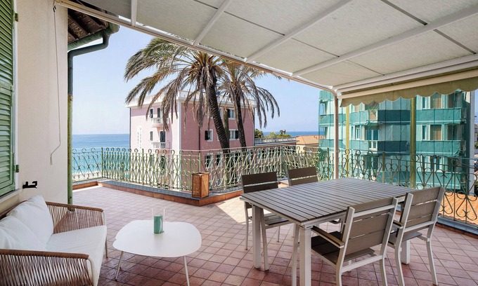 Bordighera House | Seaside Retreat: 'Wonderful Flat By Sea Chez Monique'