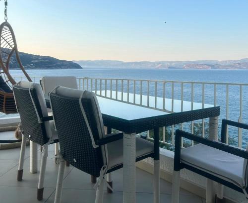 Xiropigado Apartment | Discover Apartment Xenia: 4-Star Oceanfront Retreat