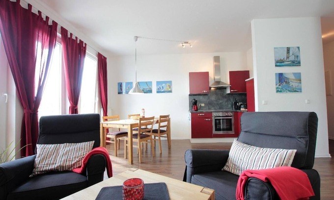 Steinbeckervorstadt Apartment | Pet-Friendly Apartment Yachthafendomizil with Ocean Views