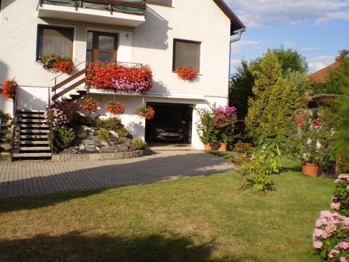 Belkovice-Lastany Apartment | Cozy Stay at Apartment Za Poštou with Hot Tub & Breakfast