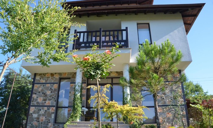 Primorsko Apartment | Cozy Apartment Zapovedni Rai with Kitchen & 9/10 Rating