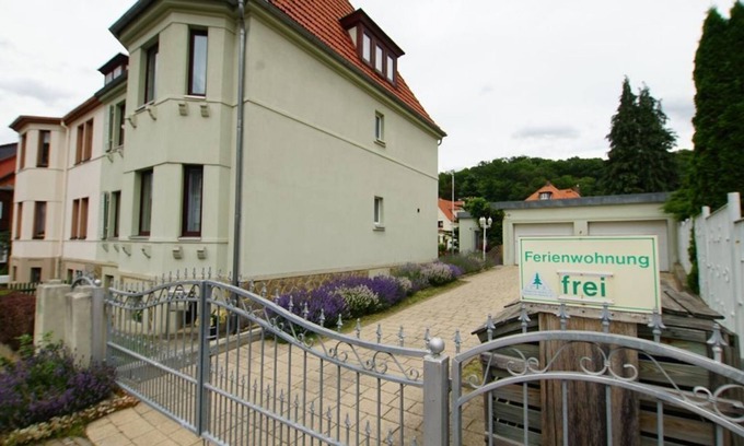 Thale Apartment | Cozy Apartment Zeus with Ocean View and Kitchen Amenities
