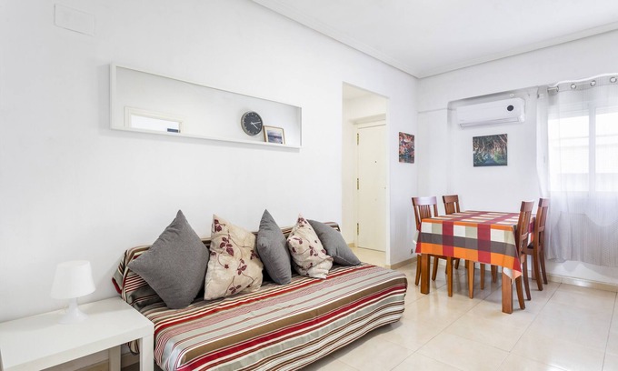 Benicalap Apartment | Welcoming Apartment 'Zona Garbí' with Wi-Fi & Spa Amenities