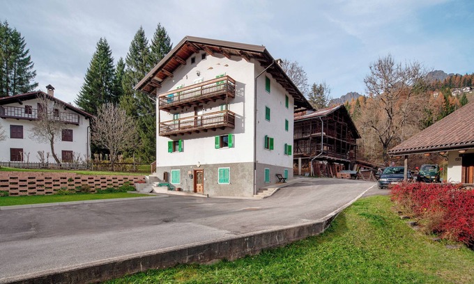 Falcade Apartment | Apartment 'Zopel' with Mountain View, Shared Garden and Wi-Fi