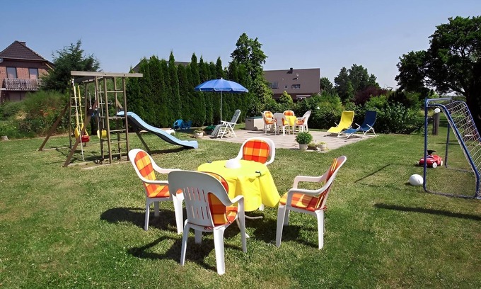 Clausdorf Apartment | Cozy Apartment "Zur Eule - Uhu" with Garden & Free Wi-Fi