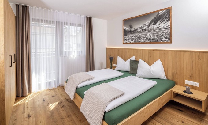 Lutago Apartment | Scenic Apartment 'Zum Sonnentor - Larix' with Balcony & Wi-Fi