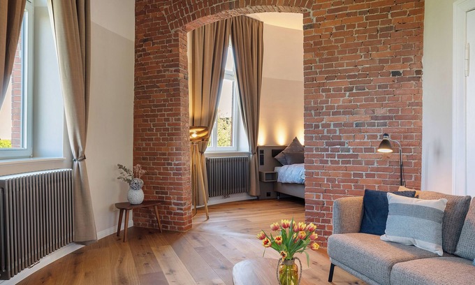 Cuxhaven Apartment | Cozy Apartment 'Zweites Obergeschoss' with Ocean View