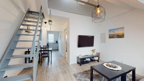 Bielefeld Apartment | Exceptional Stay at Apartmenthaus Çelik with Breakfast Included