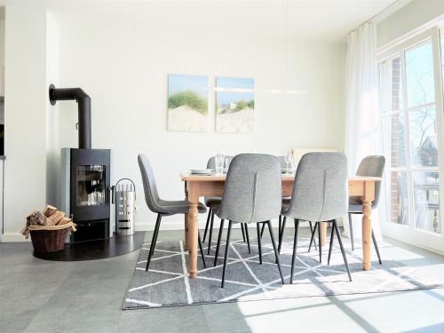 Dangast Apartment | Pet-Friendly Retreat at Apartmenthaus am Nordseestrand