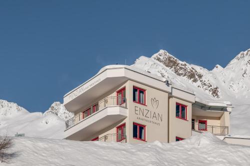 Hochsoelden Apartment | Exceptional Apartmenthaus Enzian: Family-Friendly Retreat