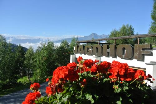 Reith bei Seefeld Apartment | Discover Apartmenthaus Jagdhof: 4-Star Family Retreat