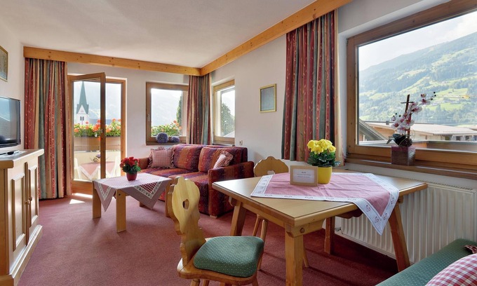 Stumm Apartment | Cozy Apartmenthaus Zentral: Family-Friendly Getaway