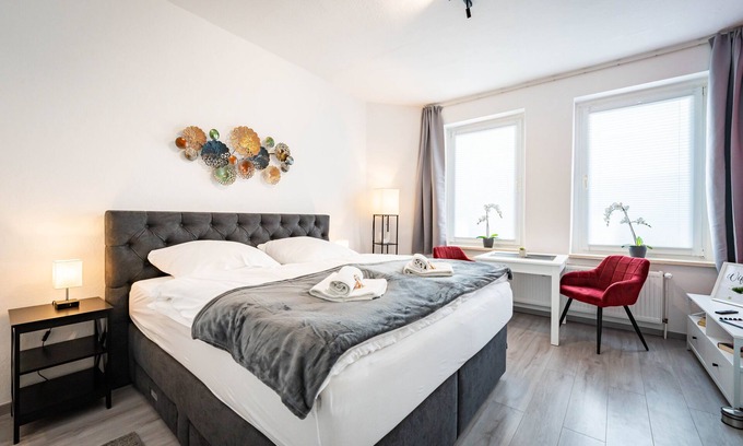 Sudenburg Apartment | Modern Apartmento Red I Central with W-LAN & Netflix