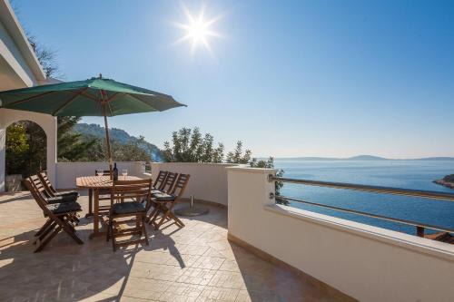 Vinisce Apartment | Experience Oceanfront Bliss at Apartments Amavi
