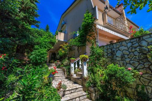 Klanfari Apartment | Family-Friendly Apartments and Room Mirjana with Pet Perks