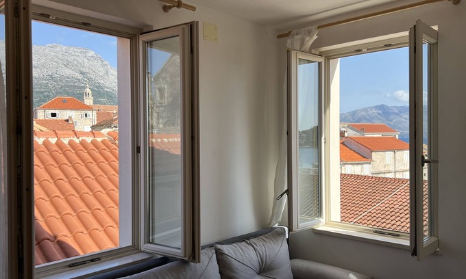 Cove Tri Zala (Zrnovo) House | Highly Rated Apartments and Rooms Katja & Egon with Kitchen