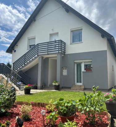 Smoljanac House | Oceanfront Retreat: Apartments and Rooms Krizmanic