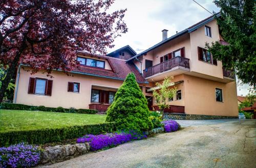 Slunj House | Guest Rated 10/10: Apartments and Rooms Štefanac