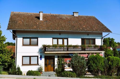 Rakovica House | Cozy Accommodations with Parking in Rakovica, Plitvice
