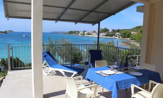 Vela Luka Apartment | Cozy Apartments Andrea with Oceanfront Views & Kitchen