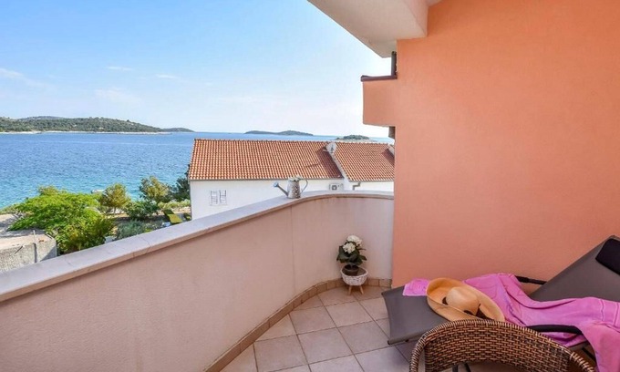 Rogoznica Apartment | Oceanfront Apartments Anka in Rogoznica - Guest Rated 10/10