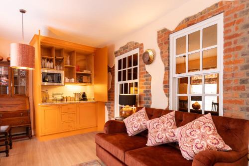 Richmond-upon-Thames Hotel | Pet-Friendly Retreat at Number 16 - The Jolly Coopers