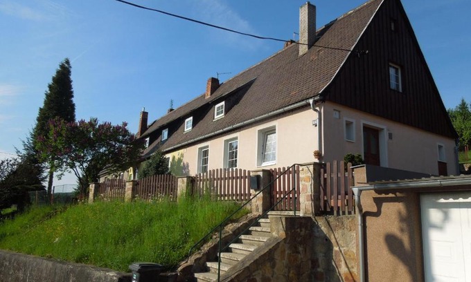 Benesov nad Ploucnici Apartment | Pet-Friendly Apartments in Benešov Nad Ploučnicí