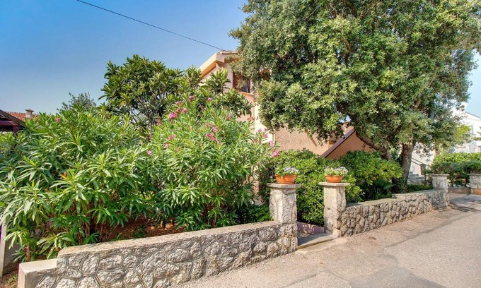 Artatore Apartment | Cozy Artatore Apartments by the Sea - Pet Friendly Retreat