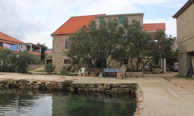 Nevidane Apartment | Family-Friendly Apartments by the Sea in Nevidjane, Pasman