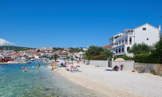 Okrug Gornji Apartment | Seaside Apartments in Okrug Gornji with Ocean Views