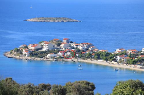 Sevid Apartment | Cozy Apartments by the Sea in Sevid, Trogir for Families