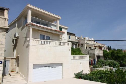 Sumartin Apartment | Seaside Apartments in Sumartin, Brac - Guest Rated 10/10