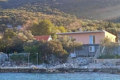 Putnikovic Apartment | Cozy Apartments by the Sea in Zuronja, Peljesac - Rated 9/10