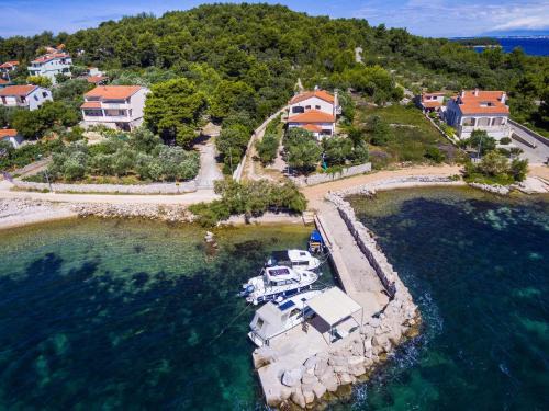 Zdrelac Apartment | Pet-Friendly Apartments by the Sea in Zdrelac, Pasman