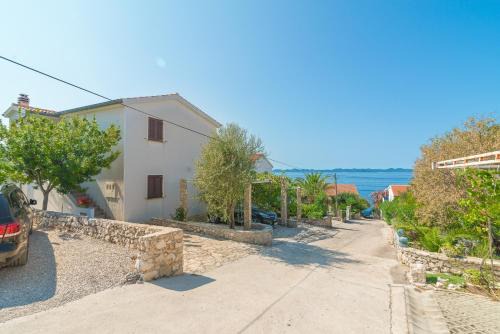 Zdrelac Apartment | Seaside Apartments in Zdrelac, Pasman - Child-Friendly Stay