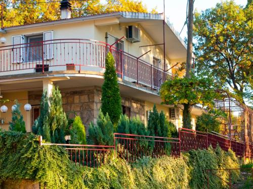 Garjak Apartment | Oceanfront Apartments Cvitini Dvori with Breakfast Included
