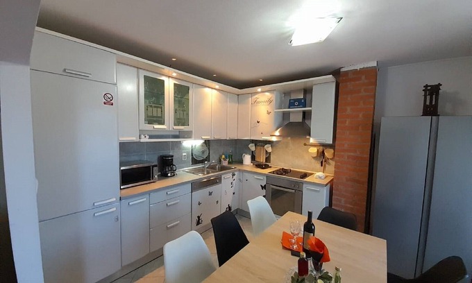 Mljet Apartment | Comfortable Three-Bedroom Apartments Dalamar with Terrace