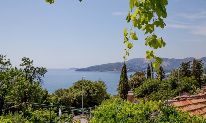 Plat Apartment | Oceanfront Apartments Dalmatia Blue: Family-Friendly Retreat