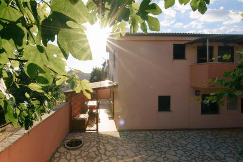 Gornji Karin Apartment | Oceanfront Apartments David: Guest Rated 9.2/10 & Family-Friendly