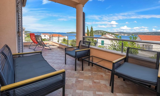 Razanj Apartment | Top-Rated Apartments Ema with Oceanfront Views in Razanj
