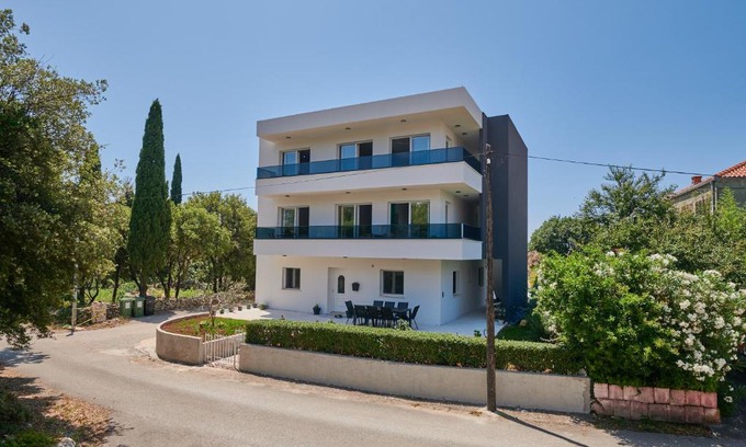 Mocici Apartment | Oceanfront Apartments Endji: Guest Rated 9.8/10