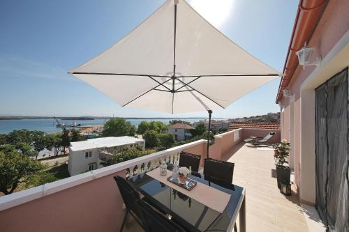 Tkon Apartment | Cozy Apartments Floras with Ocean View & Family-Friendly Amenities