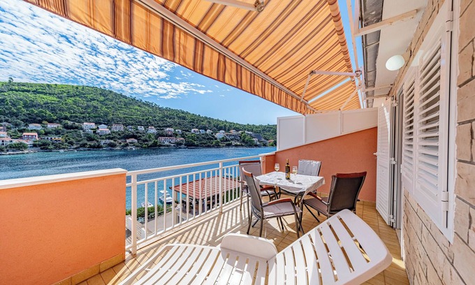 Brna Apartment | Oceanfront Apartments Vesna: Guest Rated 10/10 in Brna