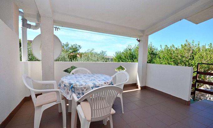 Povljana Apartment | Highly Rated Oceanfront Apartments Tome in Povljana, Pag